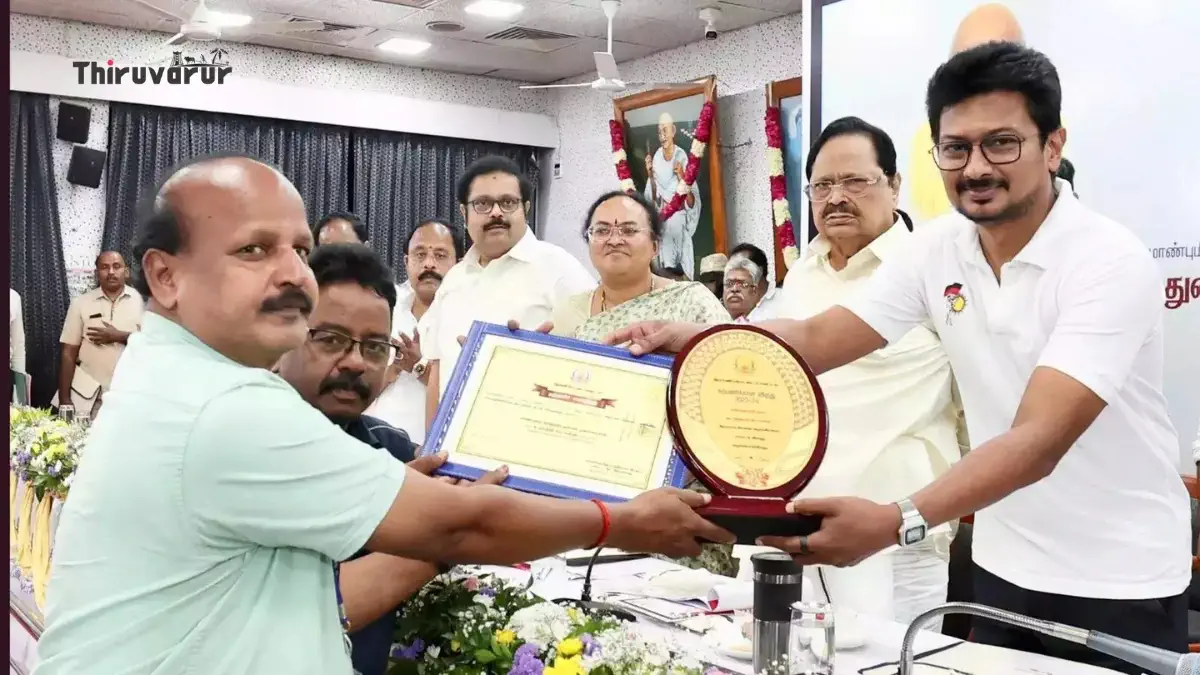 அரசு அதிகாரிகளை பாராட்டிய உதயநிதி ஸ்டாலின்